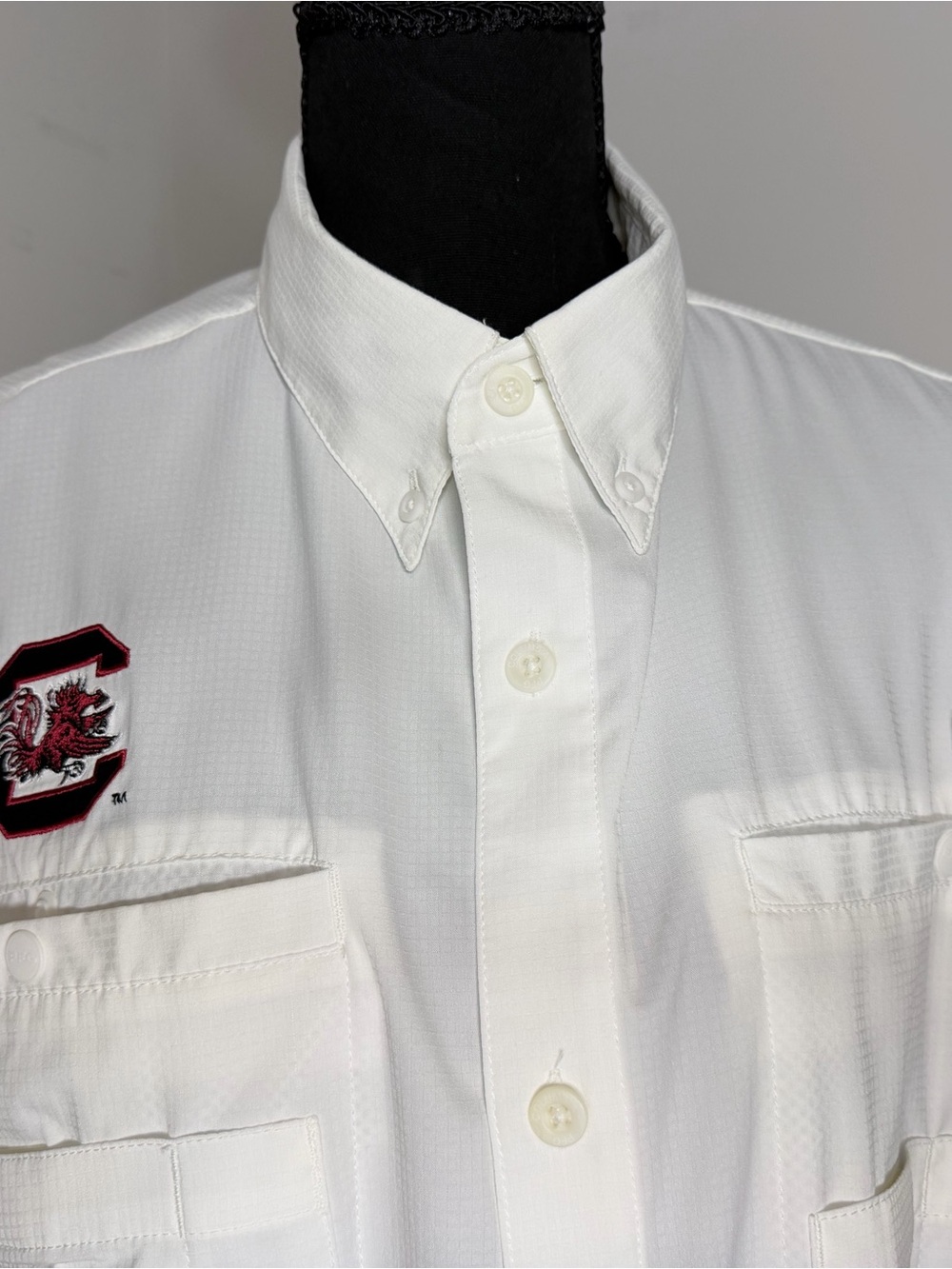 Columbia Men's L Regular USC Solid White Woven Short Sleeve Omni-Shade Button-Up